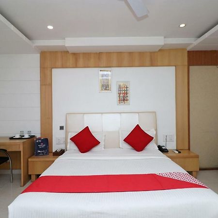 Oyo 5843 Hotel Yash Inn Mirzāpur 外观 照片