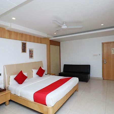 Oyo 5843 Hotel Yash Inn Mirzāpur 外观 照片