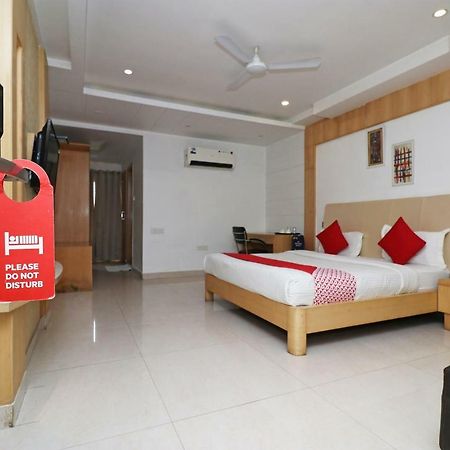 Oyo 5843 Hotel Yash Inn Mirzāpur 外观 照片