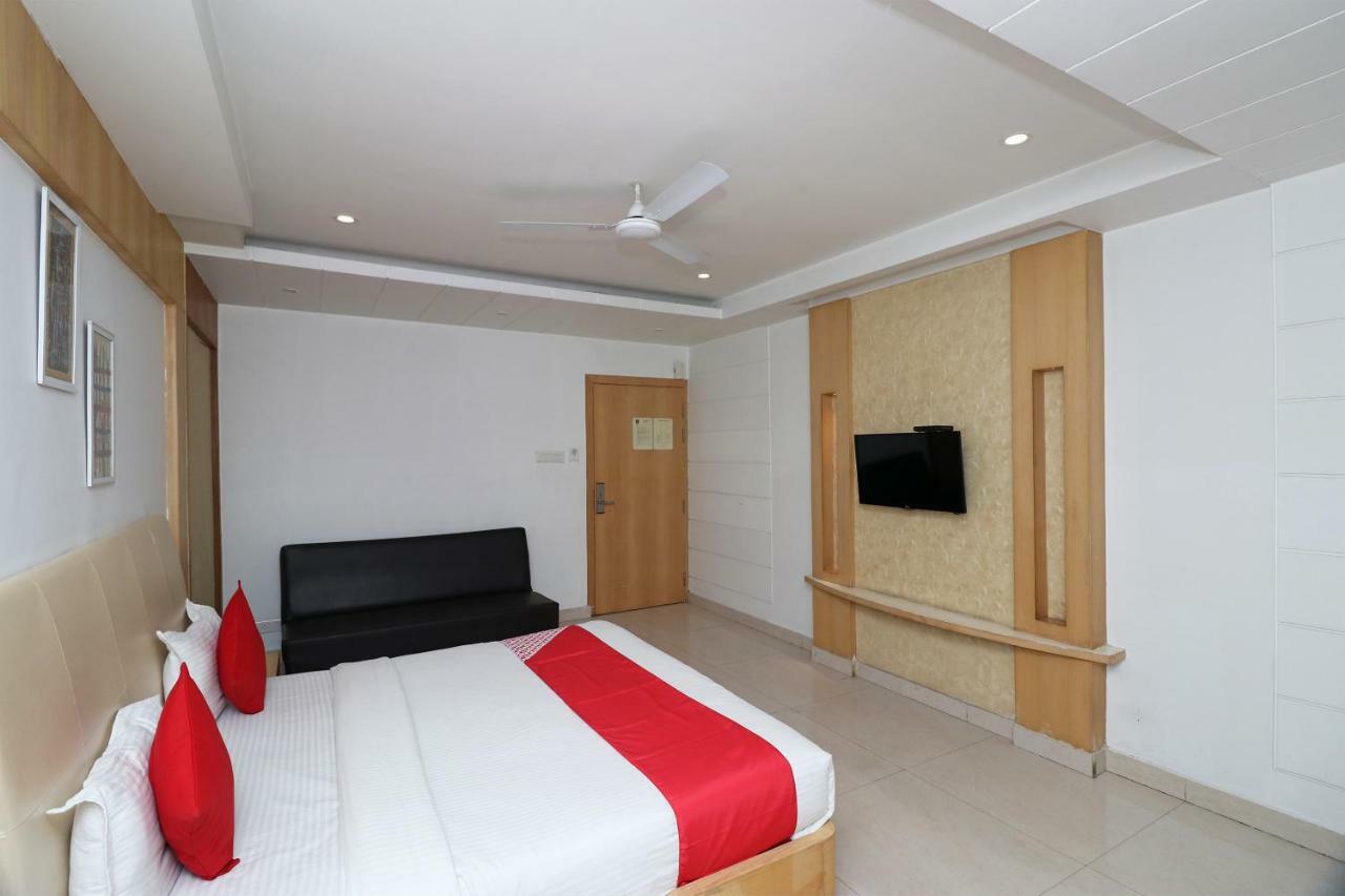 Oyo 5843 Hotel Yash Inn Mirzāpur 外观 照片