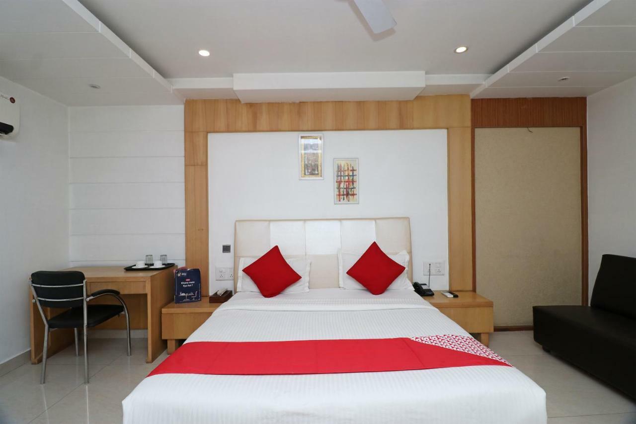 Oyo 5843 Hotel Yash Inn Mirzāpur 外观 照片