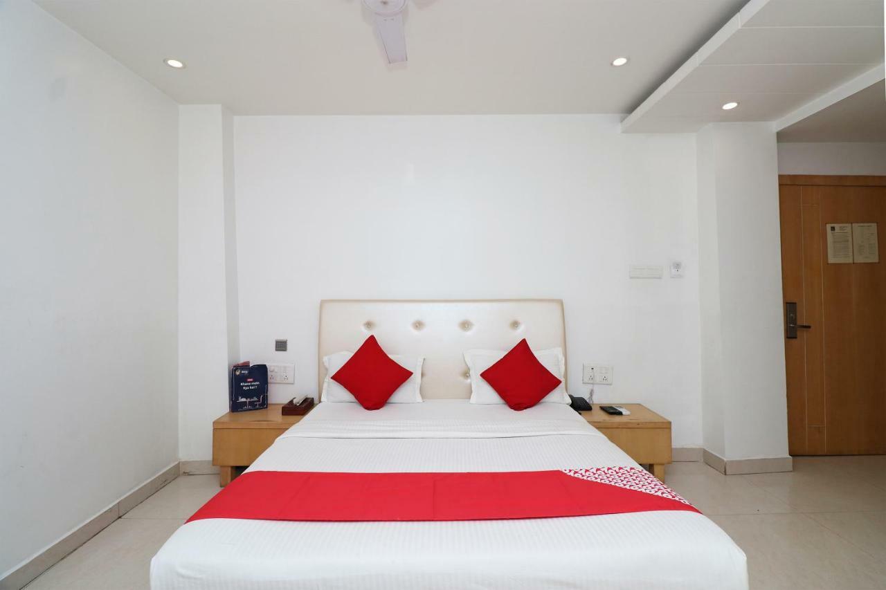 Oyo 5843 Hotel Yash Inn Mirzāpur 外观 照片