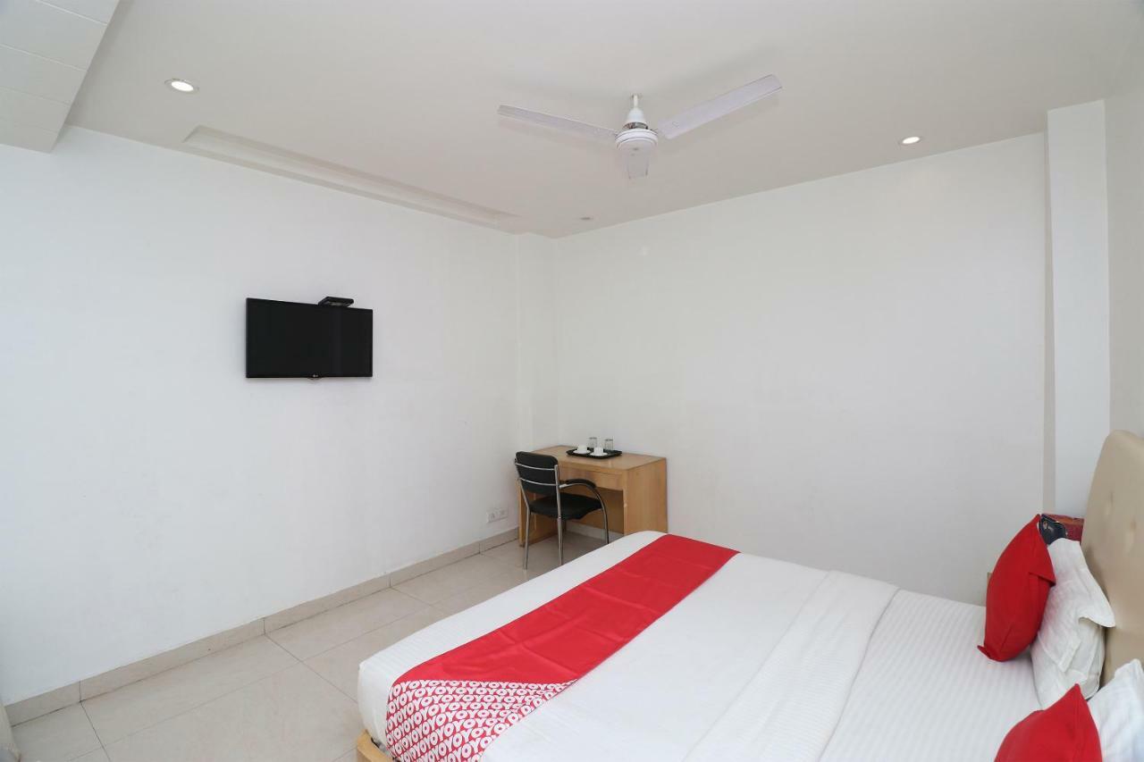 Oyo 5843 Hotel Yash Inn Mirzāpur 外观 照片