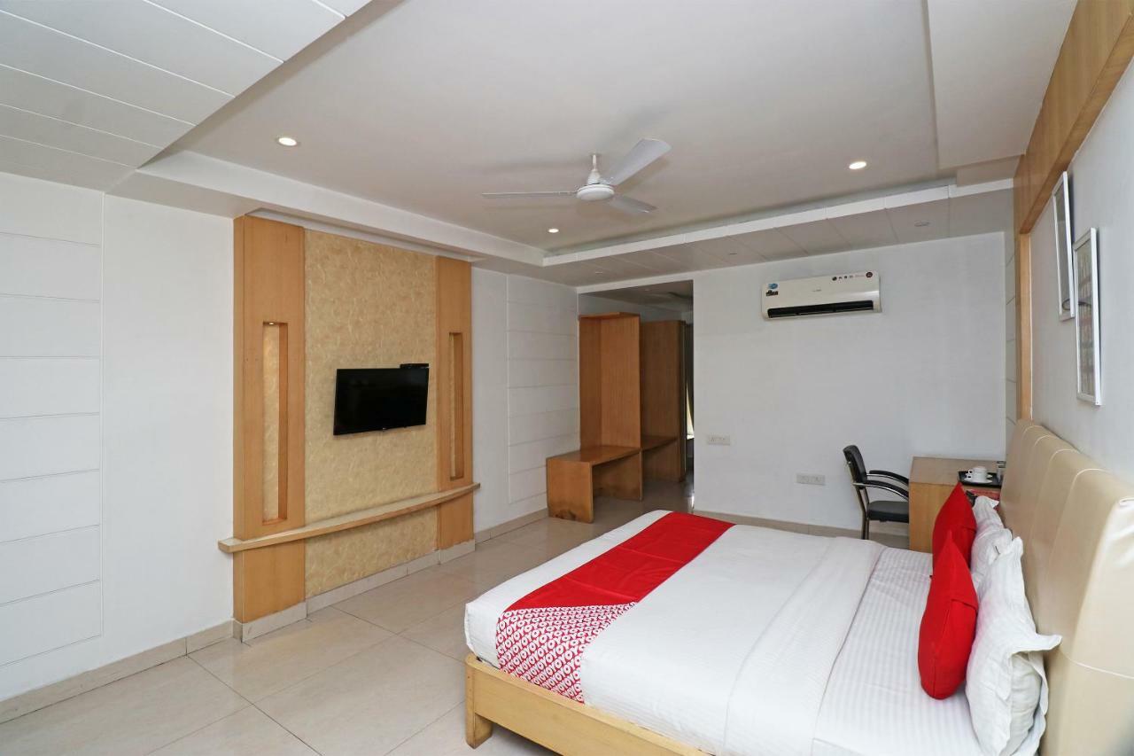 Oyo 5843 Hotel Yash Inn Mirzāpur 外观 照片