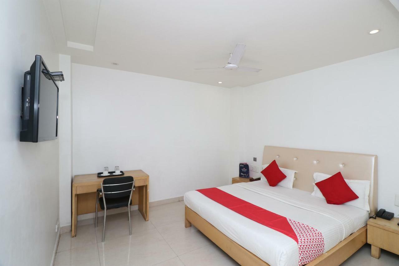 Oyo 5843 Hotel Yash Inn Mirzāpur 外观 照片