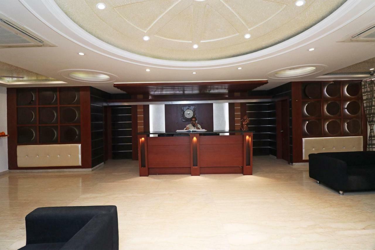 Oyo 5843 Hotel Yash Inn Mirzāpur 外观 照片