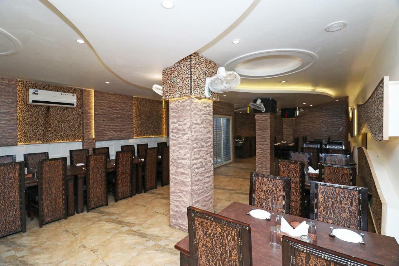Oyo 5843 Hotel Yash Inn Mirzāpur 外观 照片